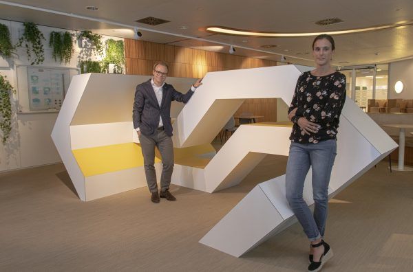 Steven Breuker from NS and Els Hooft from Yask: