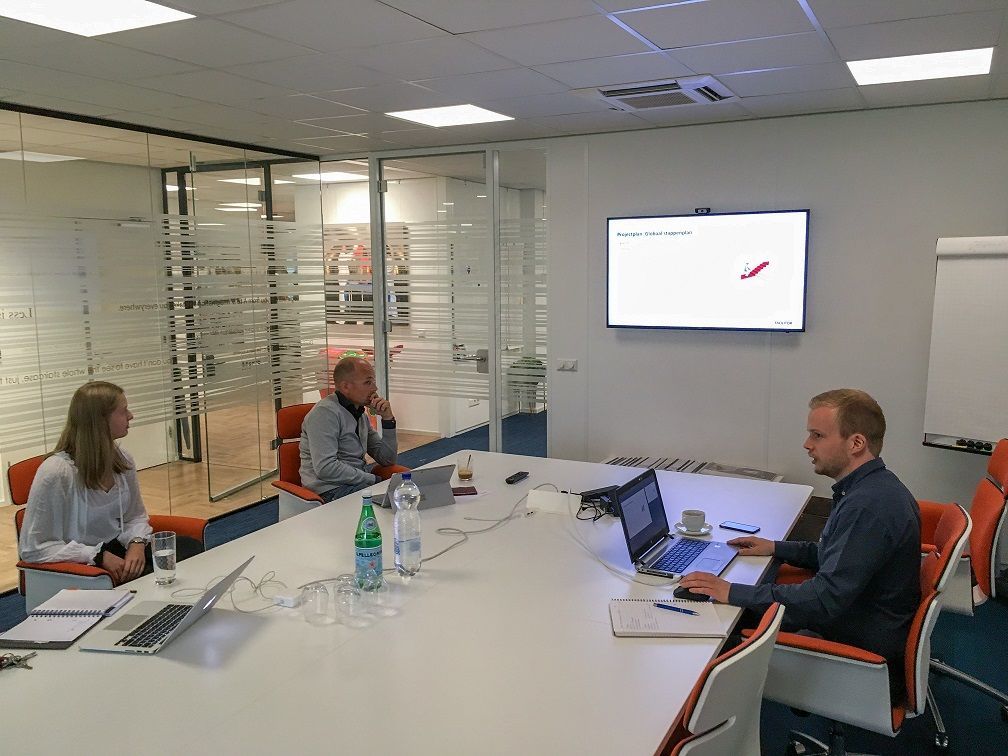 Opperste concentratie tijdens de kick-off Marts